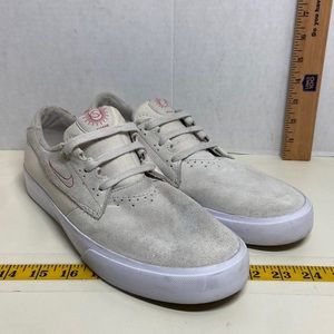 Nike SB Shane O’neill Mens size 10 white Skateboarding shoes suede Gum bottom